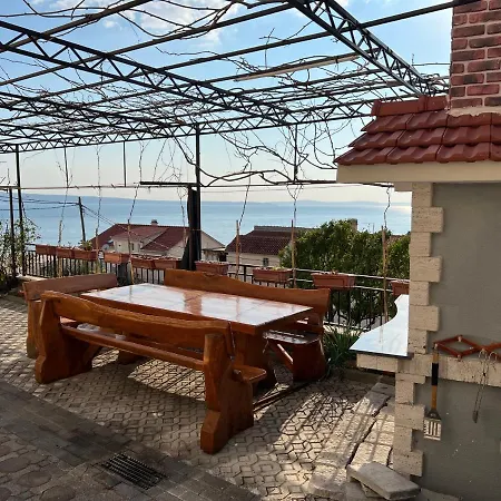Juric * Podstrana
