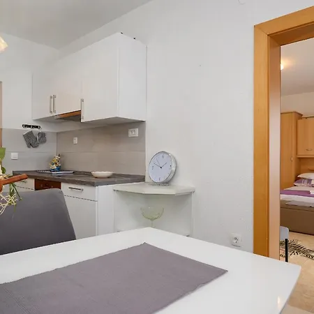 Apartment Juric Podstrana